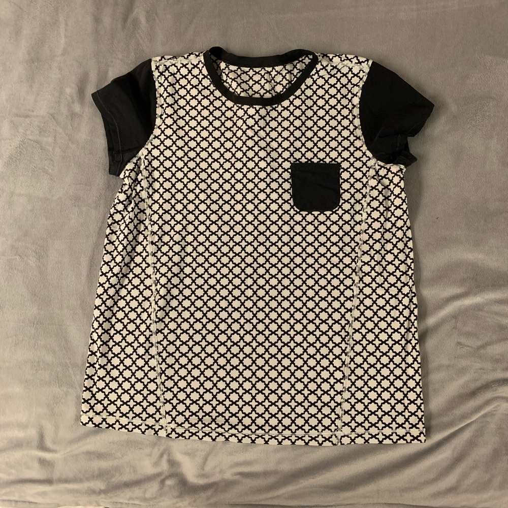 Lululemon black and white shirt